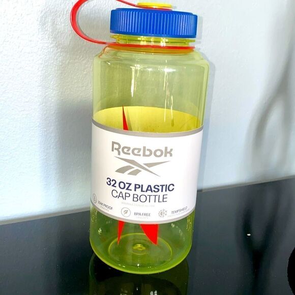 🔥Reebok 32 oz plastic cap bottle New - Picture 1 of 4